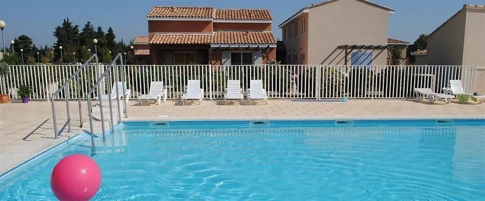 Residence Nemea Les Rives Du Lac Saint-Saturnin-les-Avignon 3*,  France